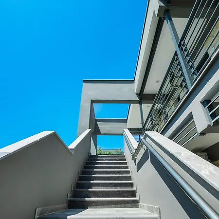 Ξενοδοχείο με διαμερίσματα Newstory 4*